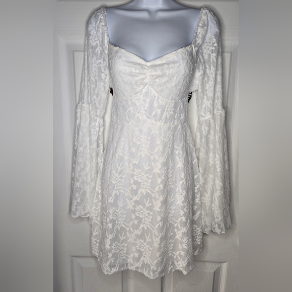 Wedding White Dress W/ Bell Sleeves NWOT XL - Picture 3 of 9